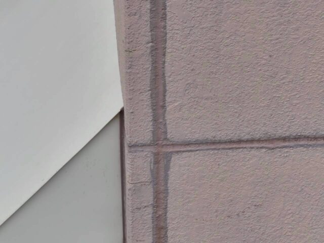 「ALC外壁のシーリング劣化とひび割れによる防水性能低下」