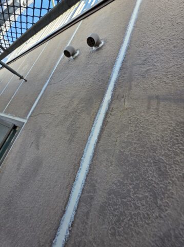 「ALC外壁のシーリング打ち替え工事（既存撤去後の充填作業）大阪の住宅」