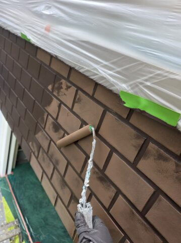 「タイル調外壁のダブルトーンダイヤモンド工法による塗装工程（意匠仕上げ）」