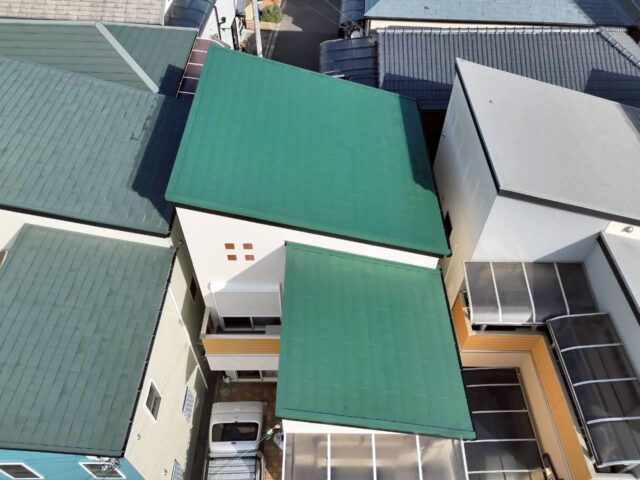 柏原市の戸建て住宅の屋根リフォーム施工完了写真