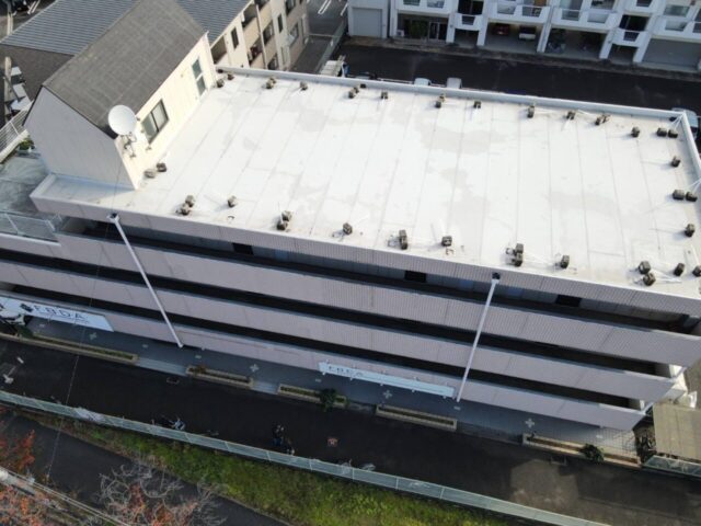 ドローンによる屋根全景・診断写真