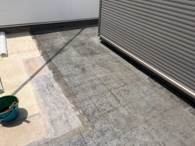 FRP防水施工中・下塗りの状態