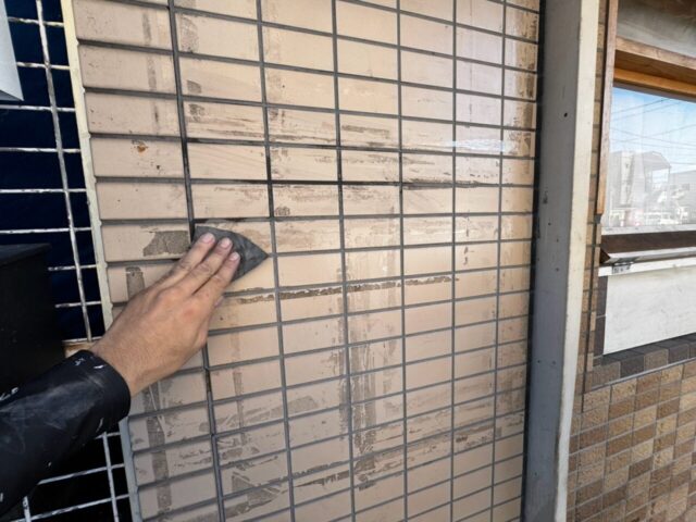 テナント店舗の外壁に発生した汚れ