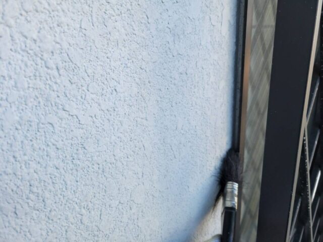モルタル外壁 サッシ廻り 清掃中